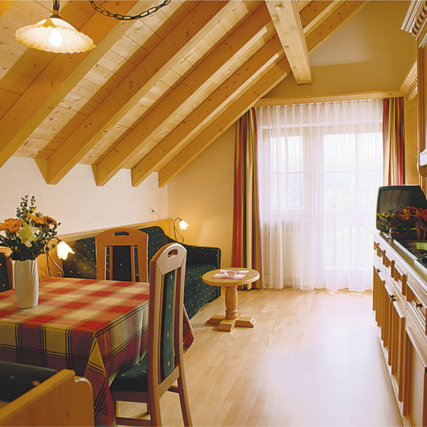 Wohnzimmer in der Ferienwohnung im Antholzertal